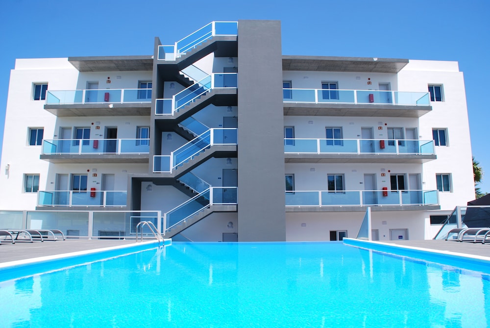 Whales Bay Hotel Apartments 4*